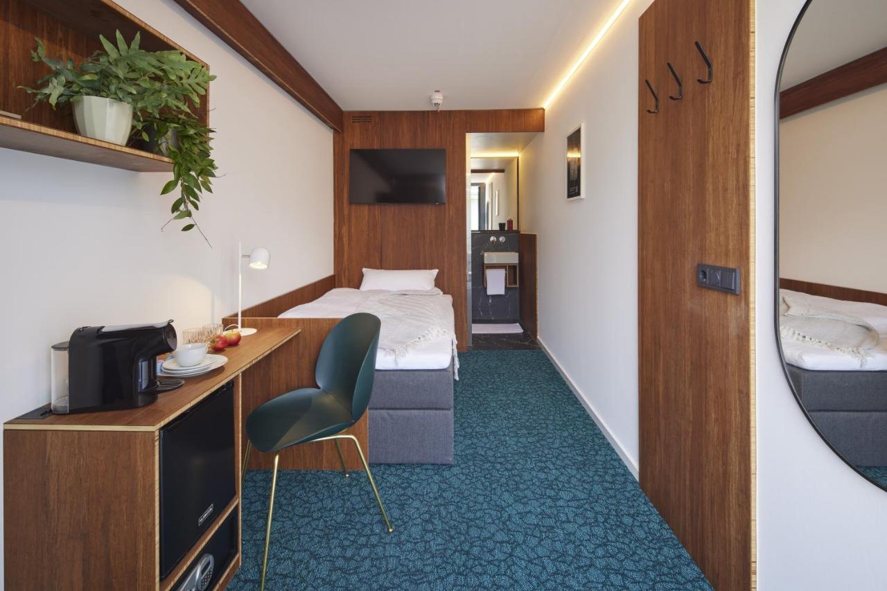 Tin Inn Montabaur L Einfach Gut - Das Hotel Aus Hochwertig Ausgebauten Ueberseecontainern Exterior photo